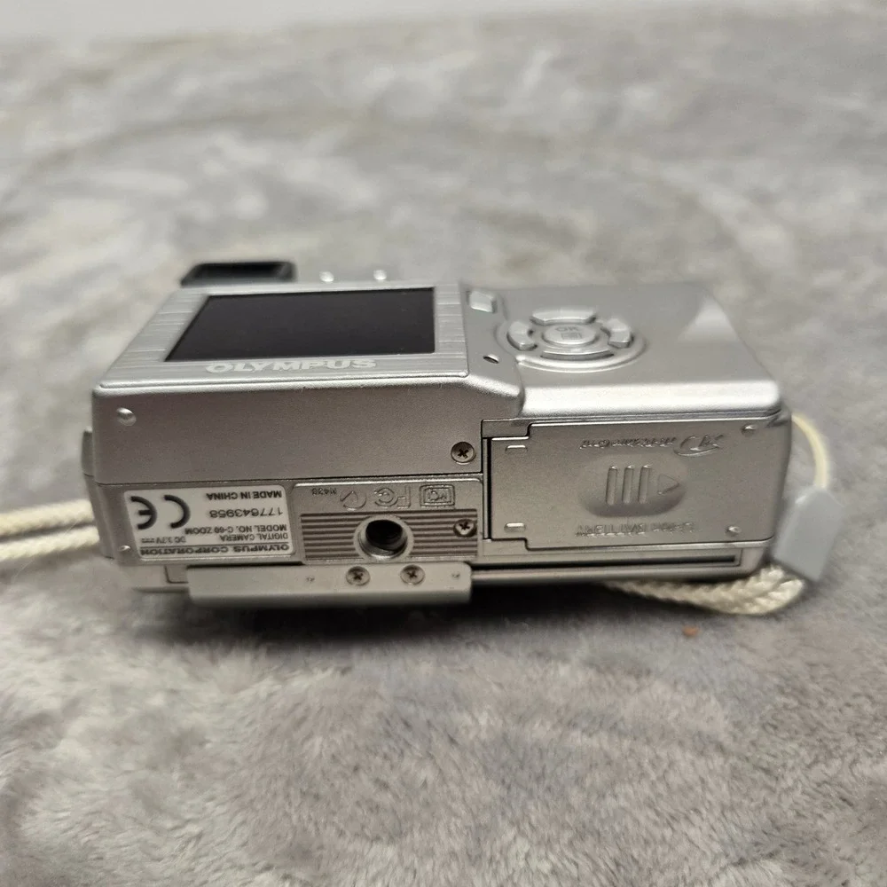 Olympus Camedia C-60 Zoom 6.1MP Digital Camera Silver‎ PARTS ONLY C60 3x Optical